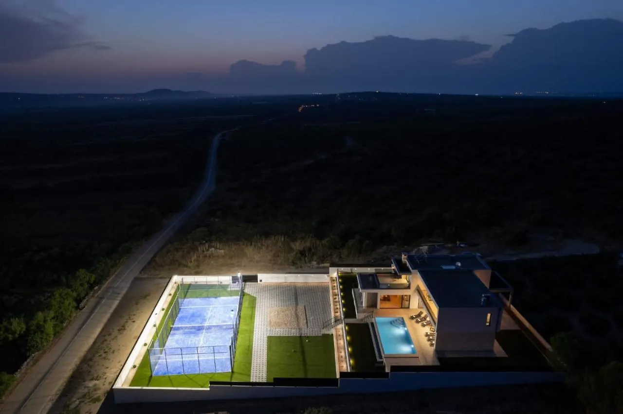 New! Luxury Villa “Nino” With Private Pool, Sauna And Padel Court 比奥格勒·纳·莫鲁