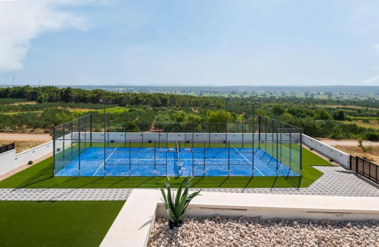 New! Luxury Villa “Nino” With Private Pool, Sauna And Padel Court 比奥格勒·纳·莫鲁