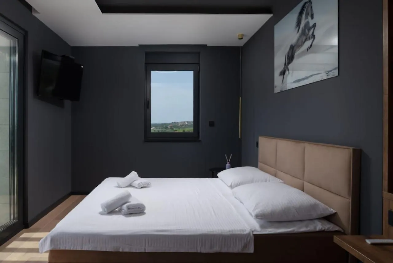 New! Luxury Villa “Nino” With Private Pool, Sauna And Padel Court 比奥格勒·纳·莫鲁 克罗地亚